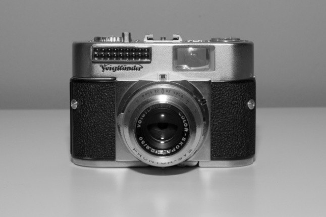 Analoge Kamera von Voigtländer. Mit Selen-Lichtsensor