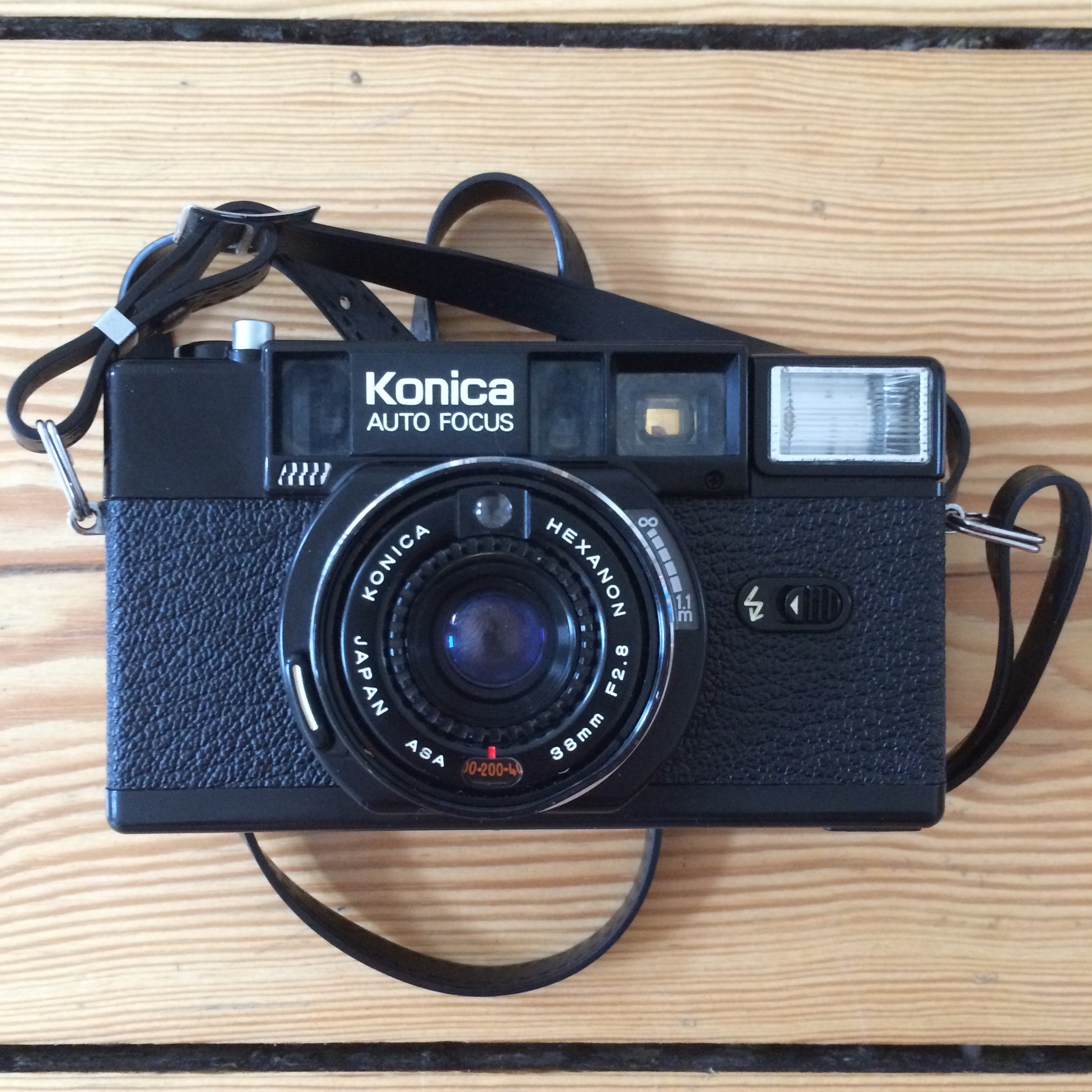 Eine Konica C35 AF2 frisch vom online-Flohmarkt.