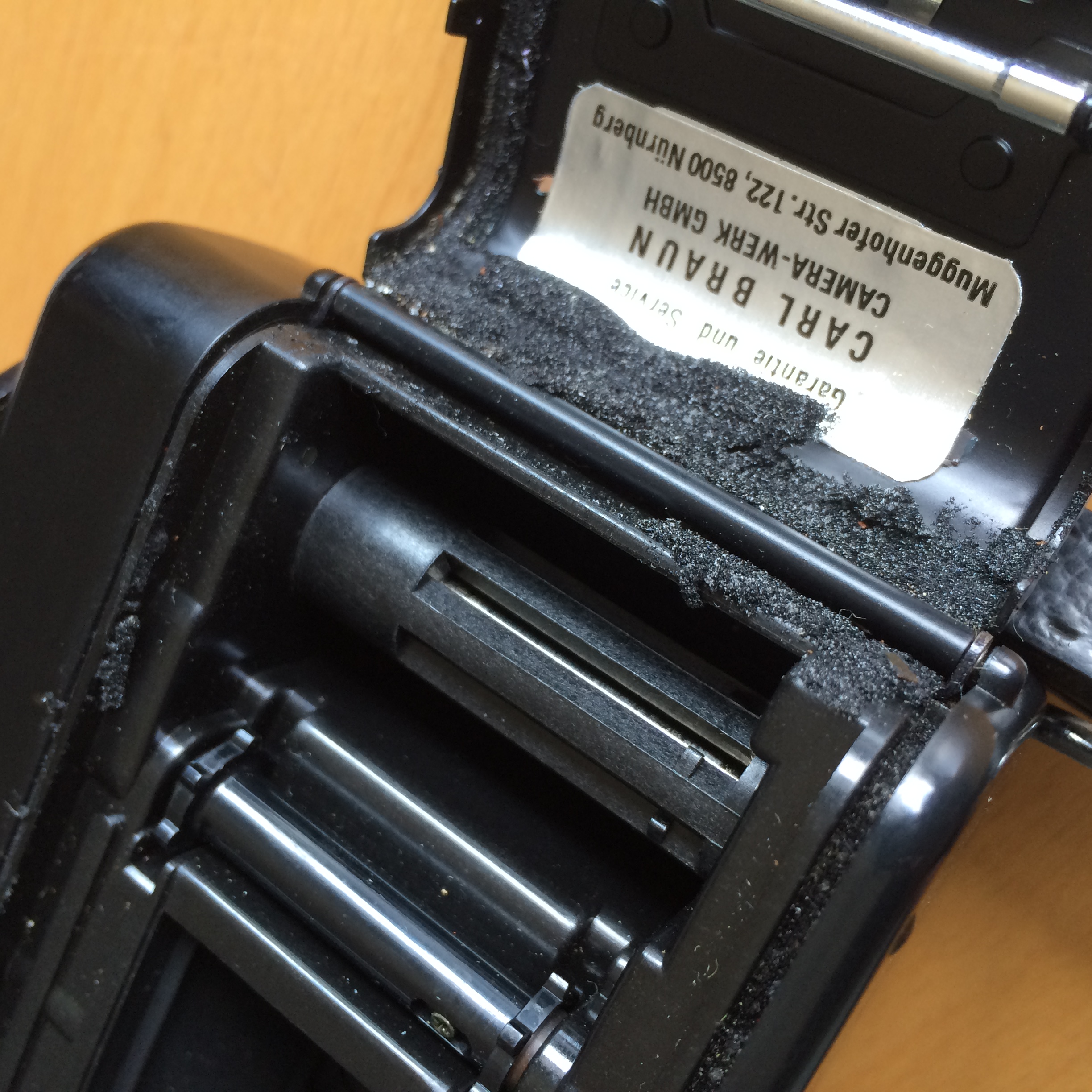 Alles verklebt: Die alte Lichtdichtung.