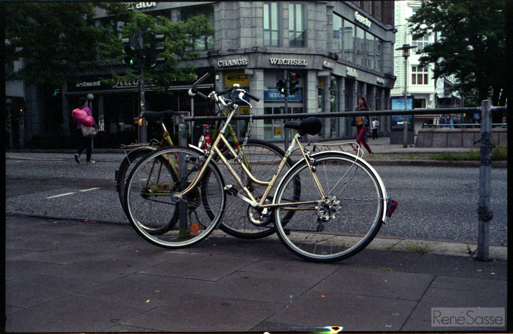 Fotografiert mit einer Rollei 35, Fuji ISO 200 Farbfilm.