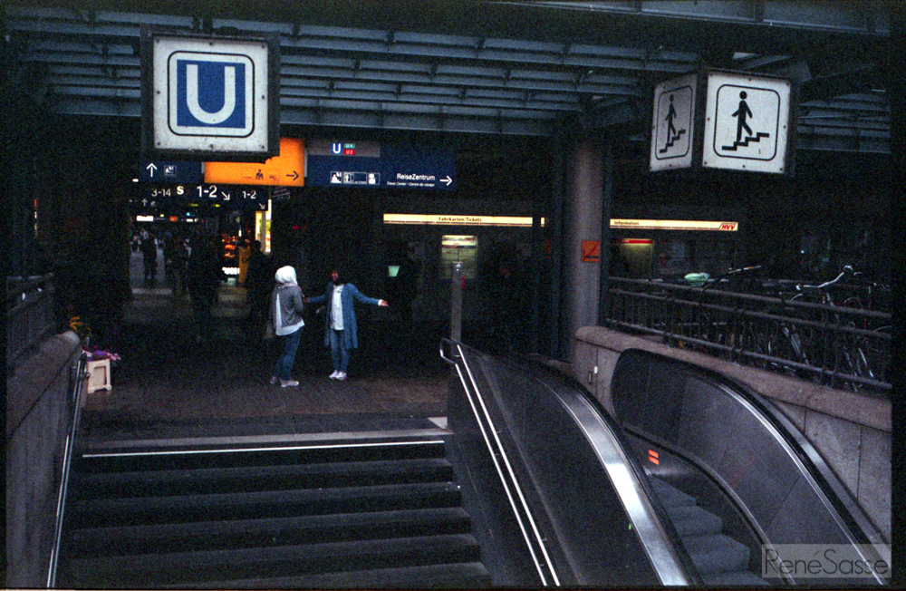 Fotografiert mit einer Rollei 35, Fuji ISO 200 Farbfilm.