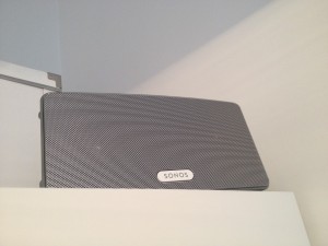 Mein Sonos Play:3 Lautsprecher in der Küche.
